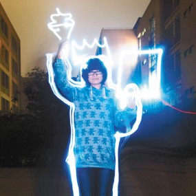 用手电和相机变身影像潮人 [西安年轻人流行新玩]