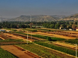 兰西高铁路上的西北风光