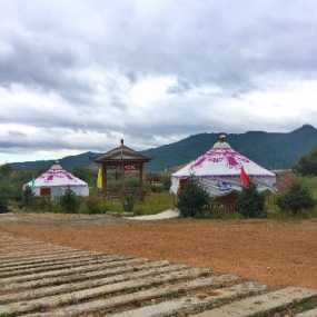 永翠河畔度假村