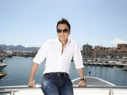 汤唯戛纳拍写真赤脚腾空 甄子丹、金城武比帅