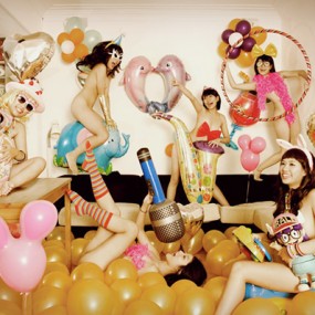 (创意人体)：宅 House