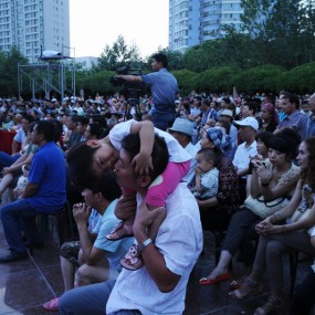 【实拍】打起手鼓唱起歌